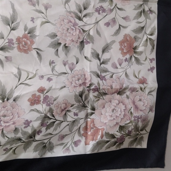 Pierre Cardin 💯% Silk Floral Print Luxury Scarf – 30x30-In Women’s Accessories - Picture 6 of 13
